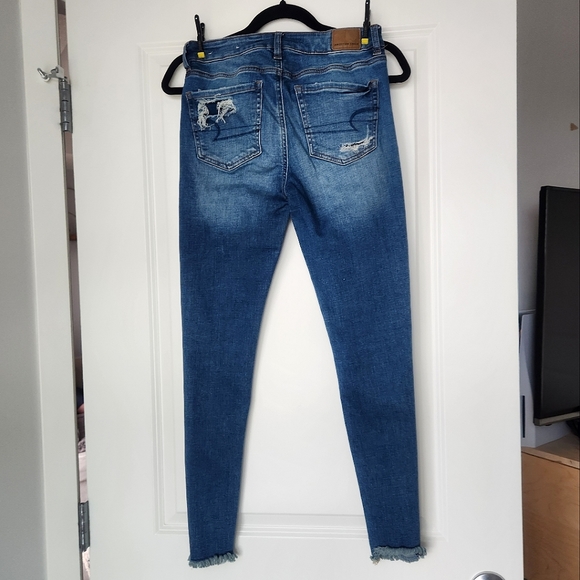 American Eagle Distressed High-Rise Jegging - Picture 3 of 9
